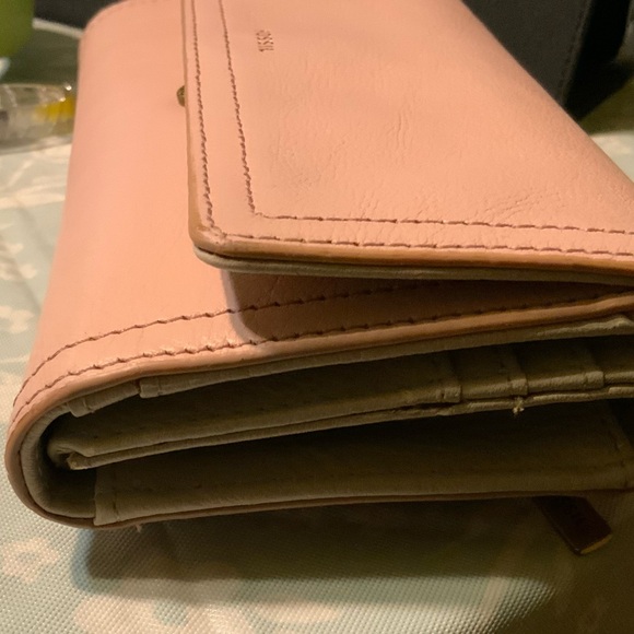 Fossil Wallet Peach - Picture 9 of 9
